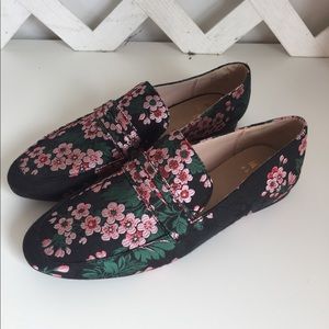 Floral pattern flats